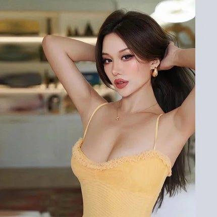 Elegant Gul Maxi-Kjole med Volanger – Ermeløs, Ryggløs og Plissert Festkjole