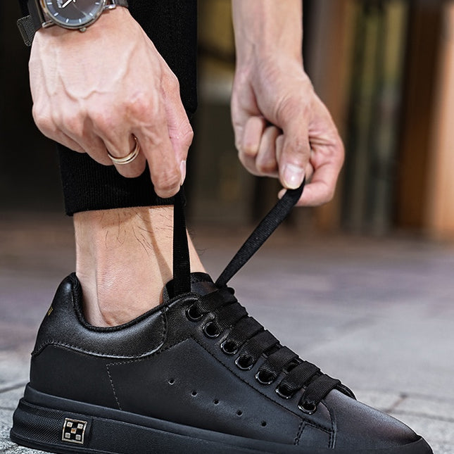 Herresneakers med Skjult 6 cm Løft – Tidløs Stil i Hvit eller Svart (Str. 37–46)