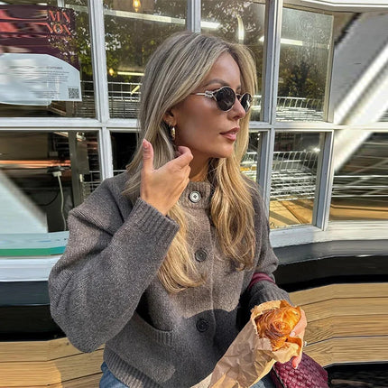 Klassisk strikkecardigan – rund hals, hel erme, løs passform (dame)