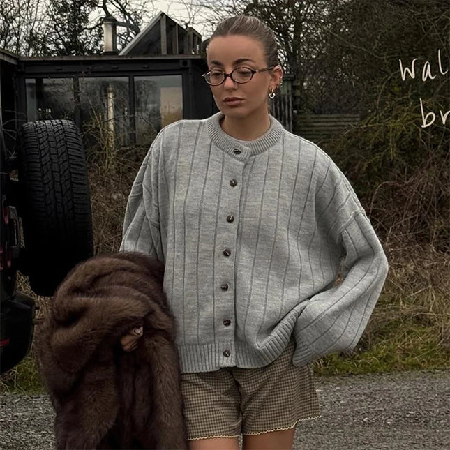 Klassisk strikkecardigan – rund hals, hel erme, løs passform (dame)