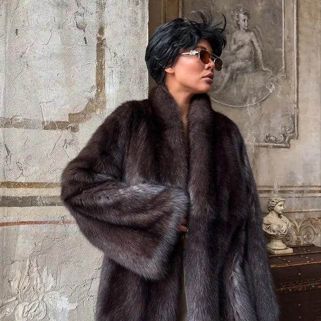 Brun Fuskepels Kåpe for Dame – Elegant Mellomlang Jakke med Skjulte Knapper | Klassisk & Sofistikert Stil 2025