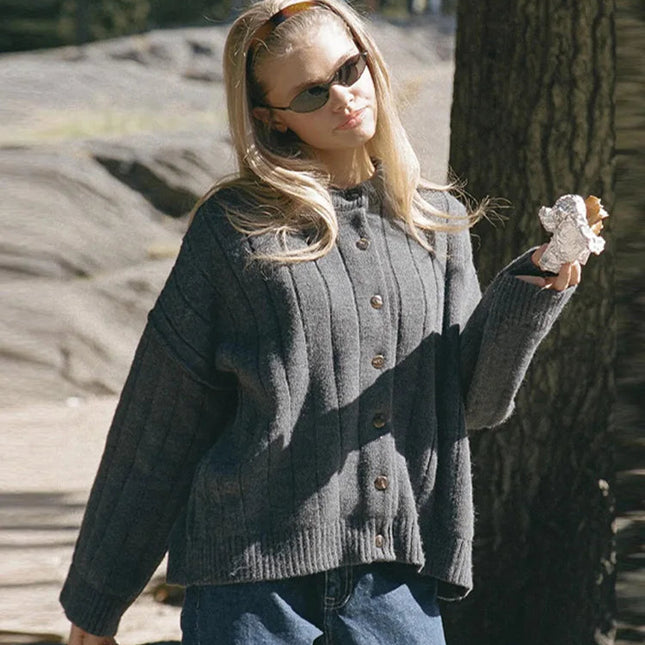 Klassisk strikkecardigan – rund hals, hel erme, løs passform (dame)