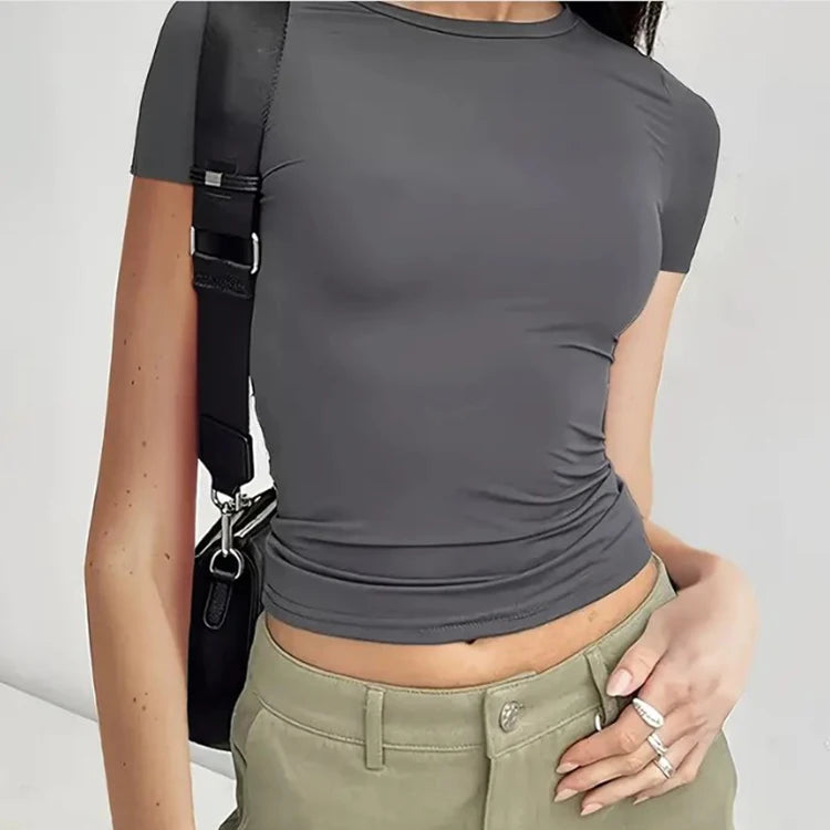 Kortermet Slim Fit Crop Topp – Basic & Trendy T-skjorte for Dame