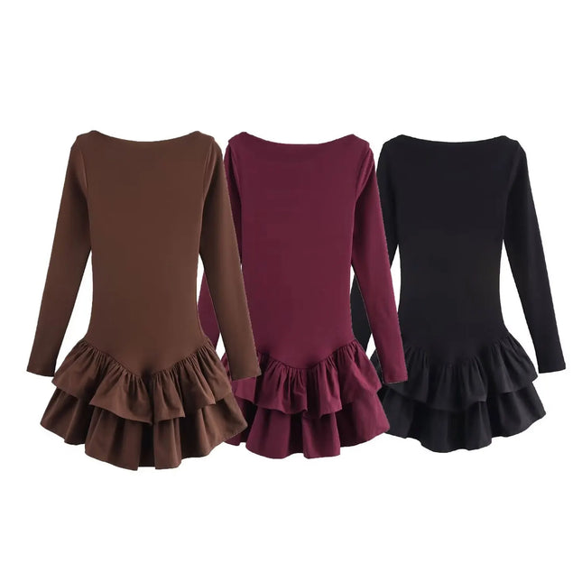 Retro minikjole med volanger – båthals, lange ermer og plissert skjørt