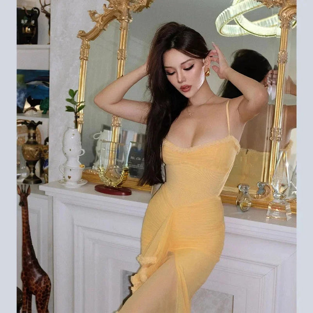 Elegant Gul Maxi-Kjole med Volanger – Ermeløs, Ryggløs og Plissert Festkjole