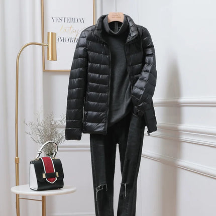 Dame Dunjakke med Hette – Ultralett & Kort Pufferjakke | Vindavvisende & Pustende