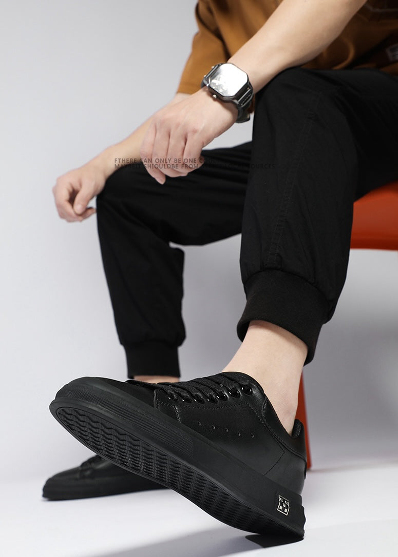 Herresneakers med Skjult 6 cm Løft – Tidløs Stil i Hvit eller Svart (Str. 37–46)