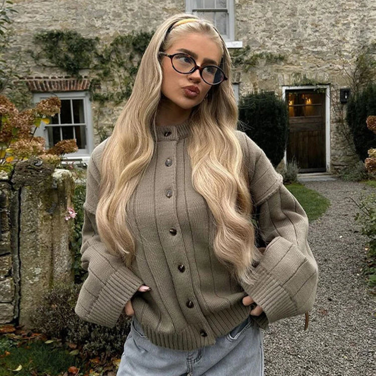 Klassisk strikkecardigan – rund hals, hel erme, løs passform (dame)