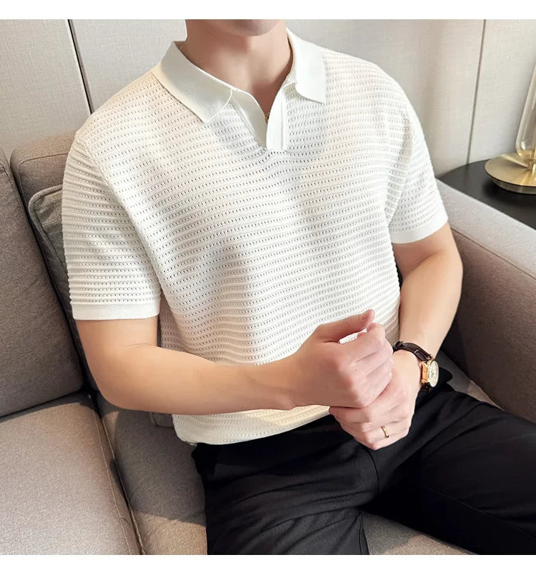 Sommer Polo T-skjorte for Menn – Tynn Strikket V-hals med Strukturert Stripemønster (2024)