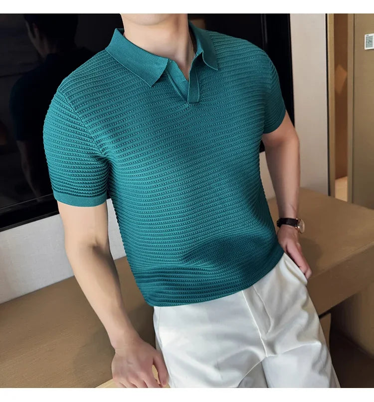 Sommer Polo T-skjorte for Menn – Tynn Strikket V-hals med Strukturert Stripemønster (2024)