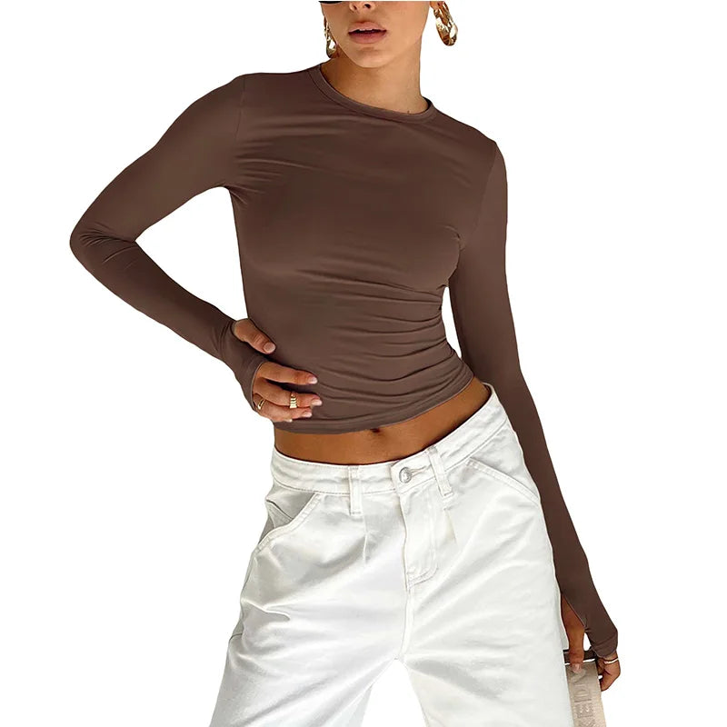 Langermet Crop Top med Tommelhull – Slim Fit Streetwear