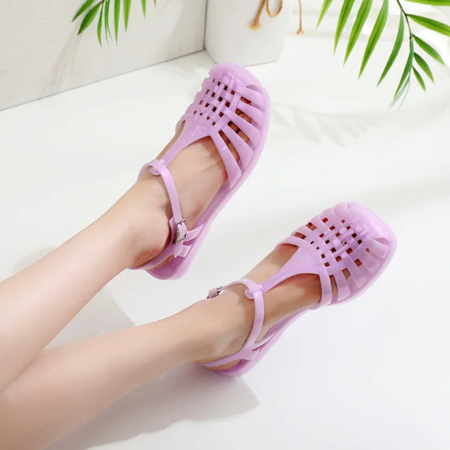 Dame Sandaler til Sommeren – Retro Flate Sandaler med Hul Mønster og Firkantet Tå