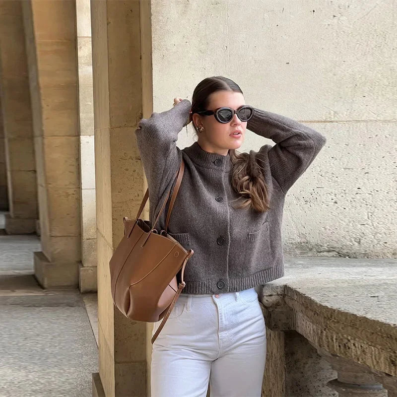 Klassisk strikkecardigan – rund hals, hel erme, løs passform (dame)