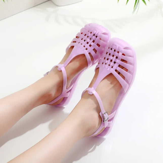 Dame Sandaler til Sommeren – Retro Flate Sandaler med Hul Mønster og Firkantet Tå