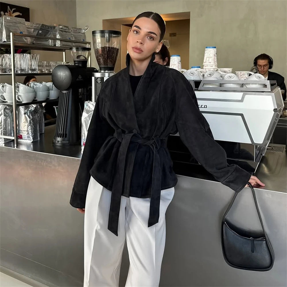 Retro Semsket Jakke for Dame – V-utringet Snørejakke i Semsket Look | Elegant Kontor- og Hverdagsjakke til Høst & Vinter 2025