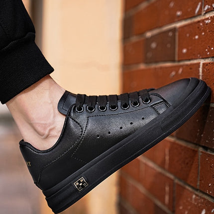 Herresneakers med Skjult 6 cm Løft – Tidløs Stil i Hvit eller Svart (Str. 37–46)