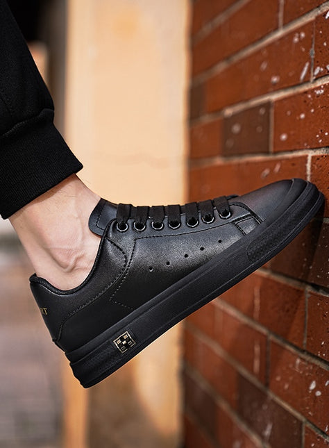 Herresneakers med Skjult 6 cm Løft – Tidløs Stil i Hvit eller Svart (Str. 37–46)