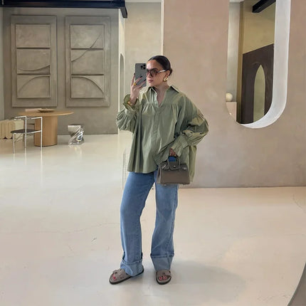 Plissert bluse i grønn med ballongermer – løs passform, knappelukking & klassisk krage (vår/sommer)