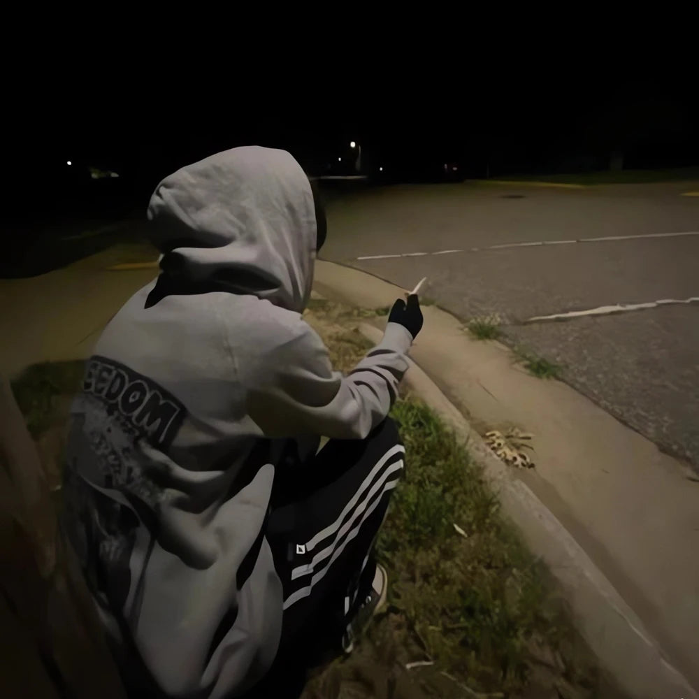 Cry of Fear Hoodie – “Simon’s” Hettegenser med Glidelås | Gaming & Cosplay-inspirert Genser for Høst og Vinter