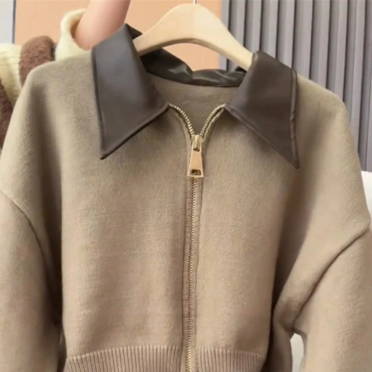 Strikkecardigan med skinnlook-krage – toveis glidelås, myk & vintage-inspirert (høst/vinter)