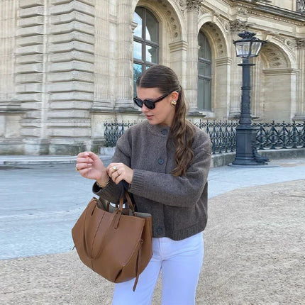 Klassisk strikkecardigan – rund hals, hel erme, løs passform (dame)