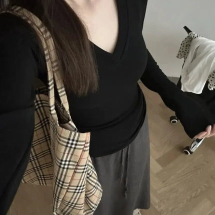 Damegenser med V-hals – Ensfarget, Langermet & Chic Design | Høst/Vinter