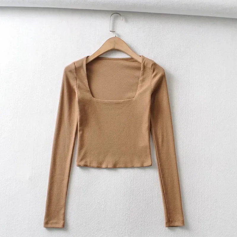 Dame Ribbestrikket Crop Top – Langermet med Kvadratisk Utringning