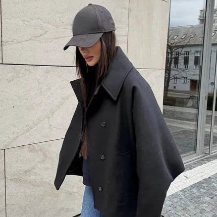 Kort Damejakke med Krage – Løs Passform & Knapper | Elegant Høst- og Vinterjakke med Lommer