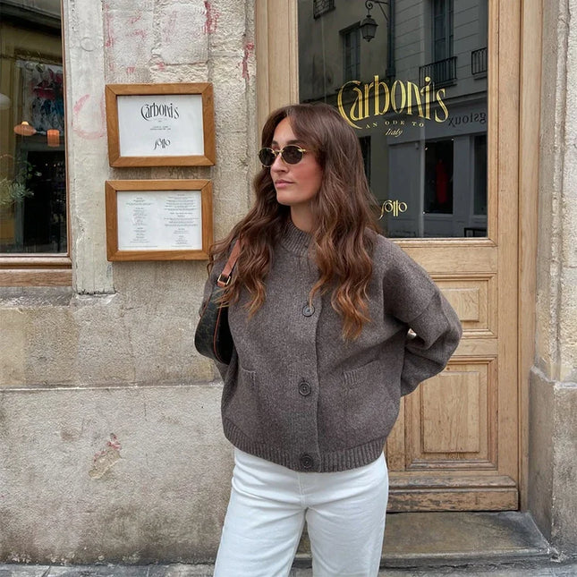 Klassisk strikkecardigan – rund hals, hel erme, løs passform (dame)