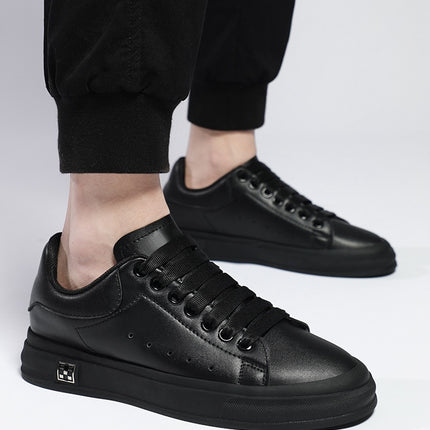 Herresneakers med Skjult 6 cm Løft – Tidløs Stil i Hvit eller Svart (Str. 37–46)