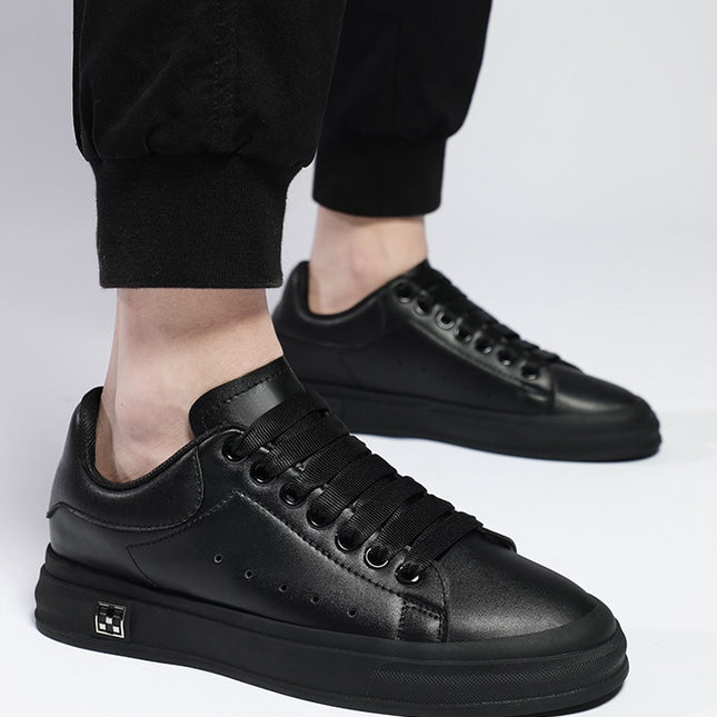 Herresneakers med Skjult 6 cm Løft – Tidløs Stil i Hvit eller Svart (Str. 37–46)