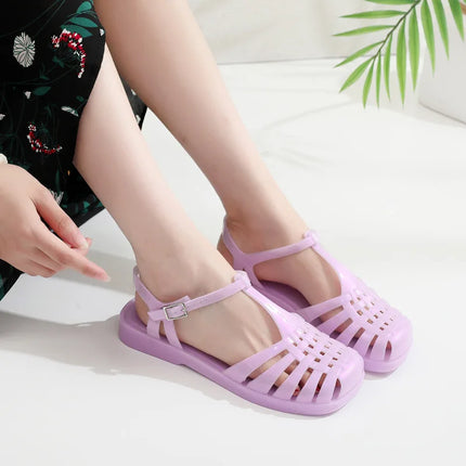 Dame Sandaler til Sommeren – Retro Flate Sandaler med Hul Mønster og Firkantet Tå