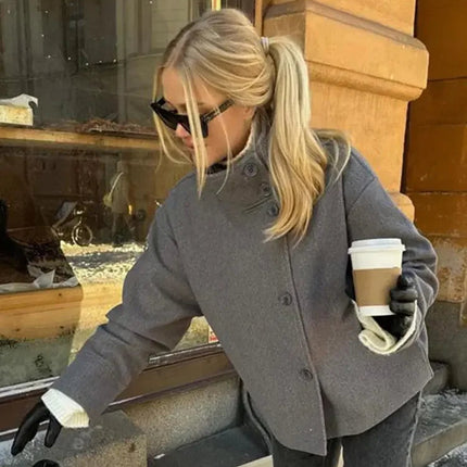 Mørkeblå Ulljakke for Dame – Kort, Elegant og Løs Passform med Ståkrage | Perfekt til Høst og Kontorstil 2025