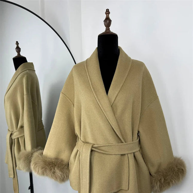Elegant Ullkåpe med Revpelskrage for Kvinner – Kort, Dobbelsidig Kåpe i Ull | Luksuriøs Jakke til Høst og Vinter