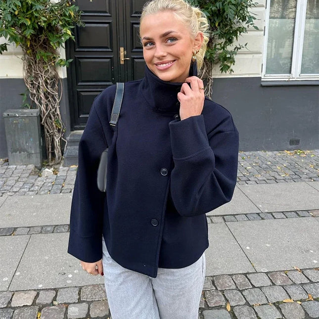 Mørkeblå Ulljakke for Dame – Kort, Elegant og Løs Passform med Ståkrage | Perfekt til Høst og Kontorstil 2025