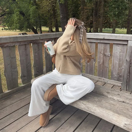 Klassisk strikkecardigan – rund hals, hel erme, løs passform (dame)