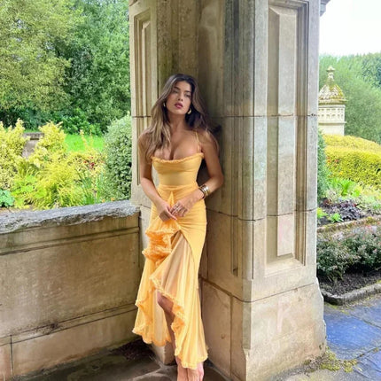 Elegant Gul Maxi-Kjole med Volanger – Ermeløs, Ryggløs og Plissert Festkjole