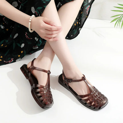 Dame Sandaler til Sommeren – Retro Flate Sandaler med Hul Mønster og Firkantet Tå