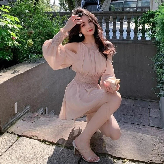 Elegant sommerkjole med puff-ermer – Off Shoulder mini-kjole i chiffon