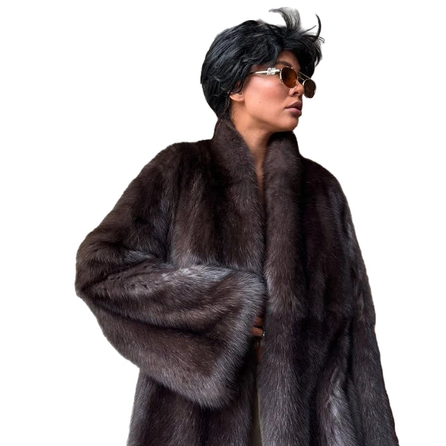 Brun Fuskepels Kåpe for Dame – Elegant Mellomlang Jakke med Skjulte Knapper | Klassisk & Sofistikert Stil 2025