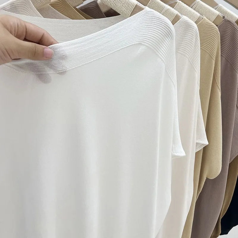 Dame T-skjorte i Ice Silk – Lett og Løs Strikket Sommertopp med Rund Hals