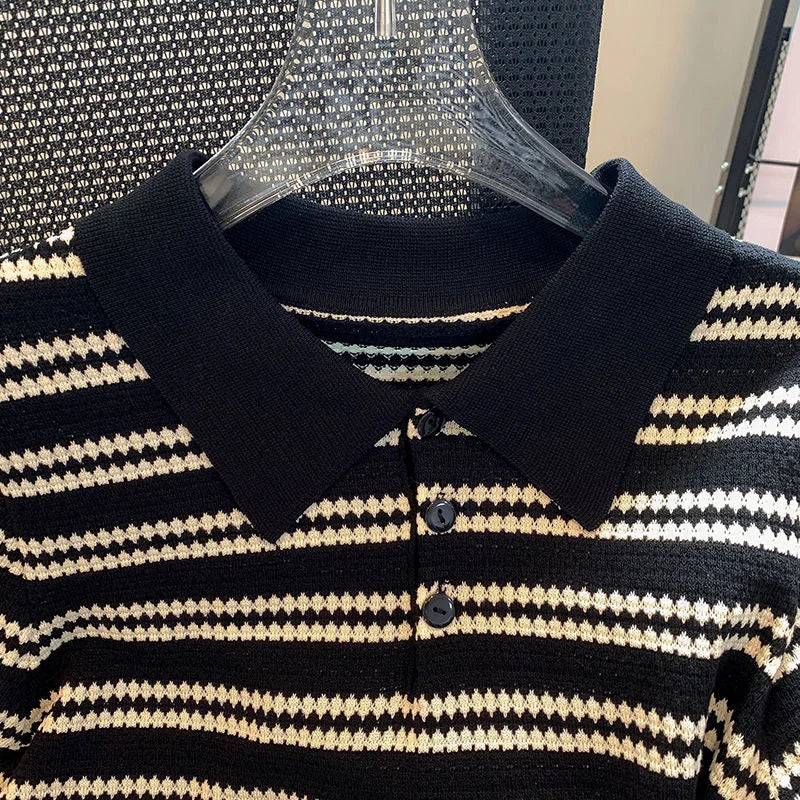 Stripet, kort strikket t-skjorte – sommerfrisk crop med koreansk inspirasjon