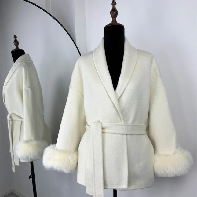 Elegant Ullkåpe med Revpelskrage for Kvinner – Kort, Dobbelsidig Kåpe i Ull | Luksuriøs Jakke til Høst og Vinter