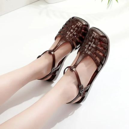 Dame Sandaler til Sommeren – Retro Flate Sandaler med Hul Mønster og Firkantet Tå
