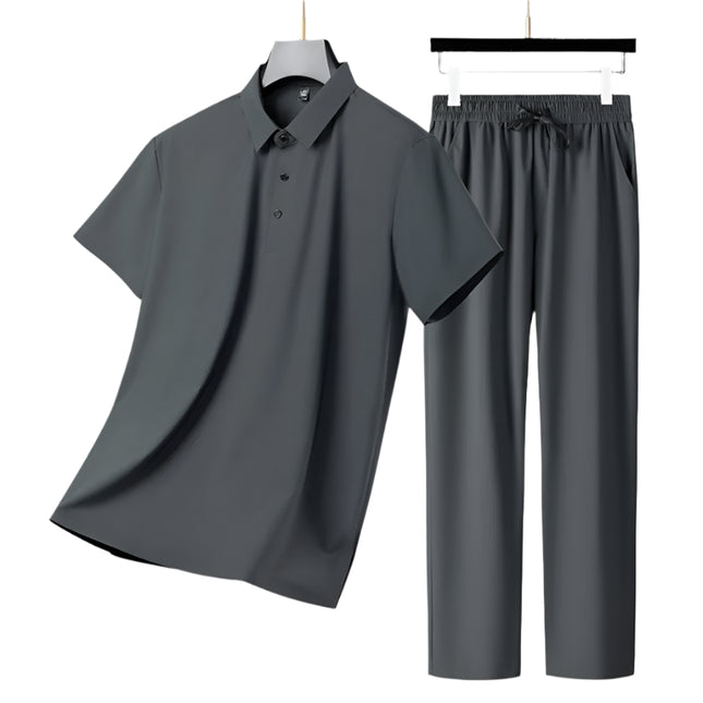 Sommerens Favoritt: Pustende Herresett i Is-silke – Polo & Bukse i Todelt Joggedress