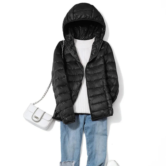 Dame Dunjakke med Hette – Ultralett & Kort Pufferjakke | Vindavvisende & Pustende