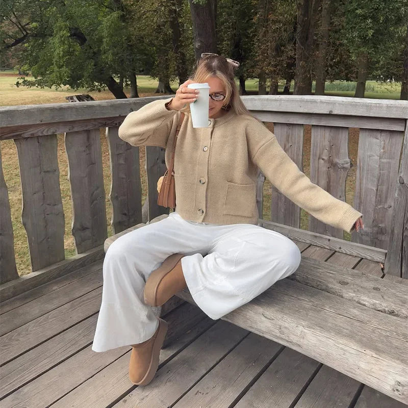 Klassisk strikkecardigan – rund hals, hel erme, løs passform (dame)