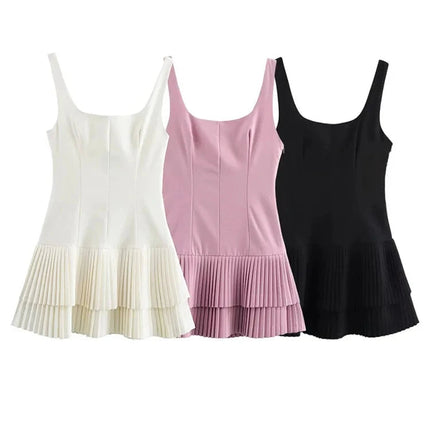 Ermeløs Minikjole med Firkantet Utringning – Elegant Plissert Sommerkjole i Ensfarget Design