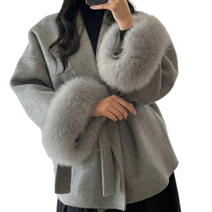 Elegant Ullkåpe med Revpelskrage for Kvinner – Kort, Dobbelsidig Kåpe i Ull | Luksuriøs Jakke til Høst og Vinter