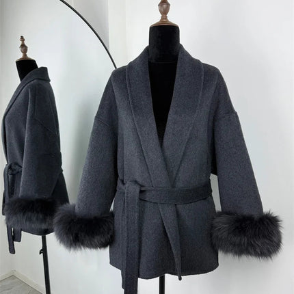 Elegant Ullkåpe med Revpelskrage for Kvinner – Kort, Dobbelsidig Kåpe i Ull | Luksuriøs Jakke til Høst og Vinter